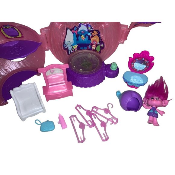 Dreamworks Trolls Poppy & Branch Tree House Pod Playset w/ figure & accessories - Picture 2 of 5
